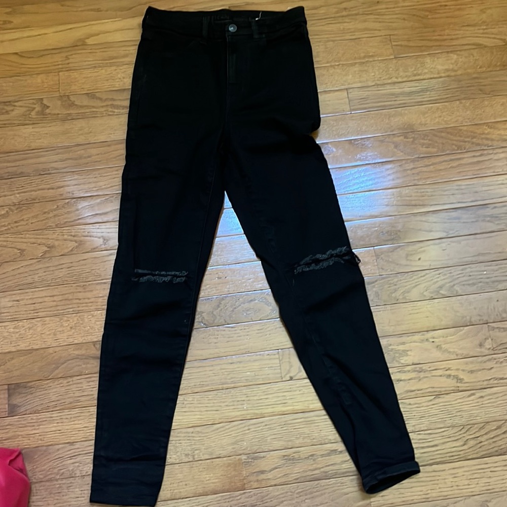 Black high waist.